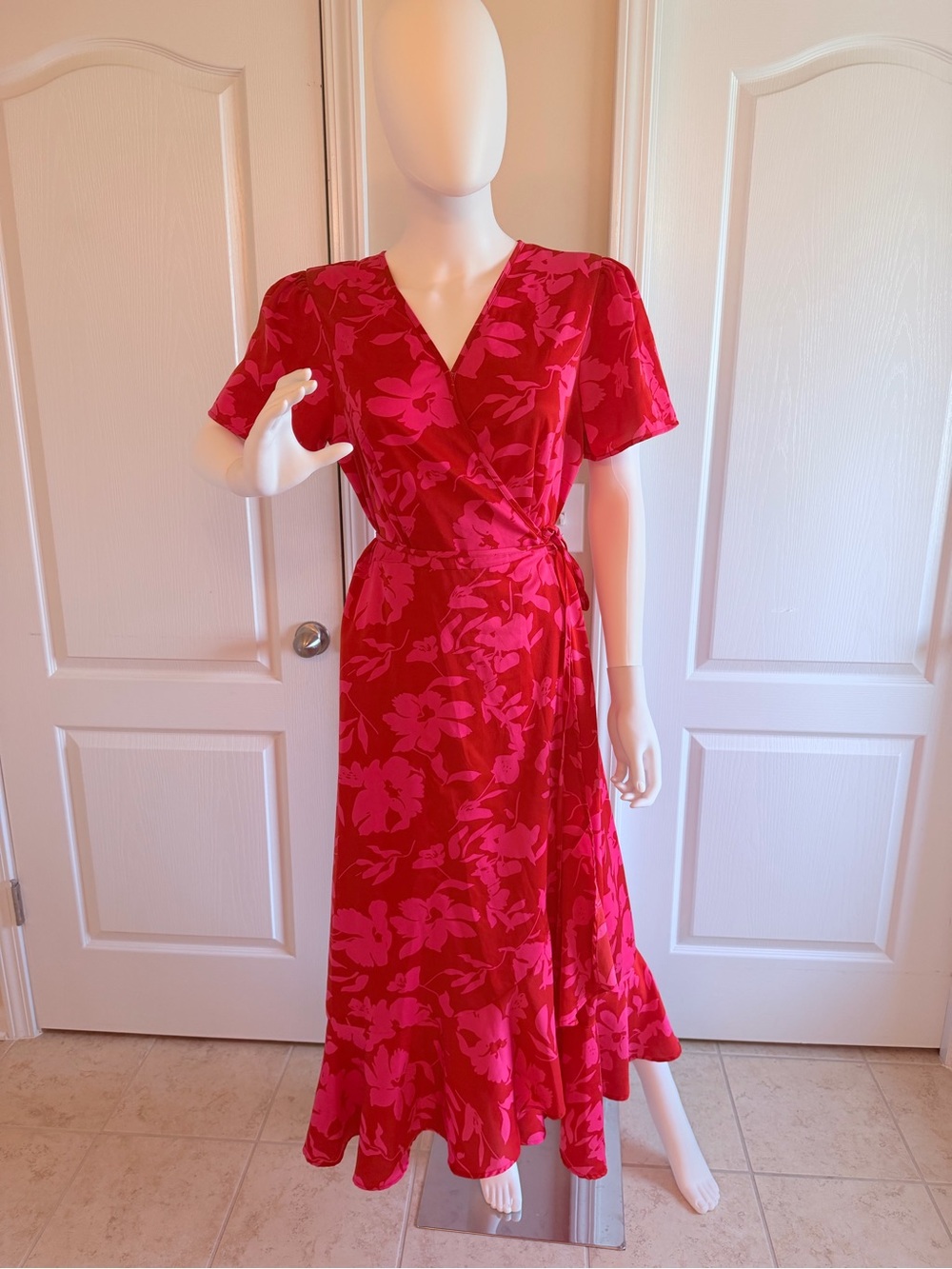 Women's Chic Vibrant Pink Floral Wrap Maxi Dress Size M Like New